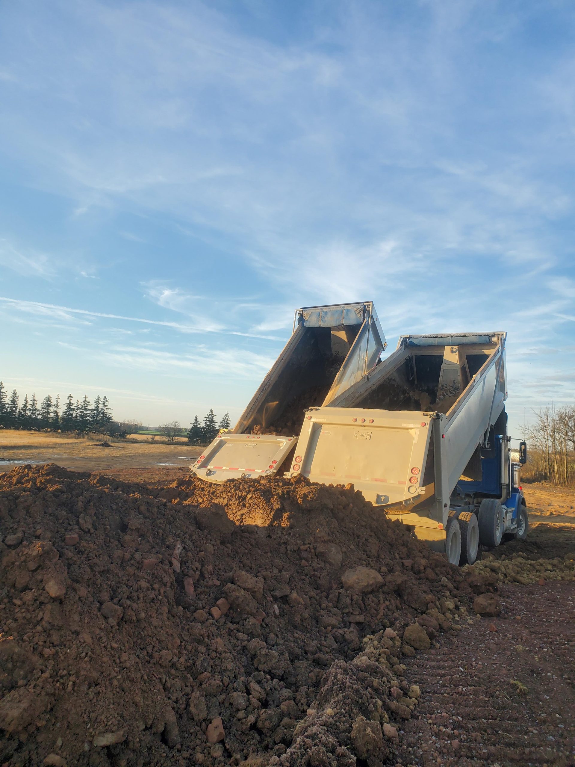 Clean fill and construction site kept clean and tidy in Haldimand by Alpha Ex