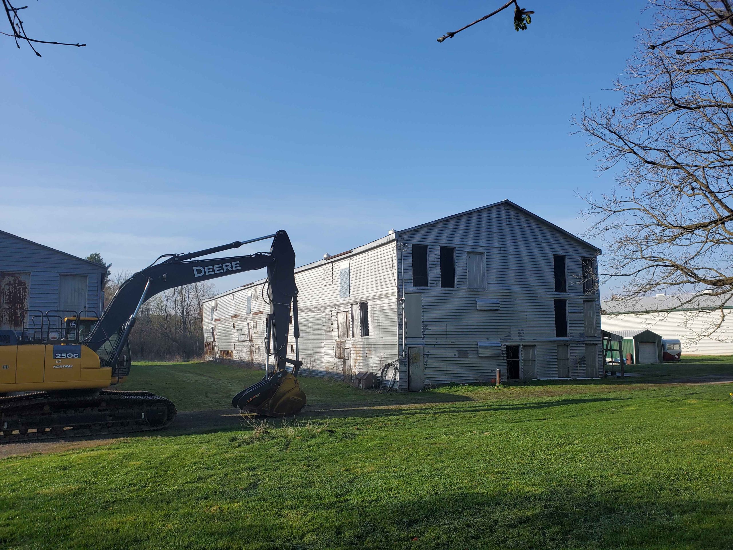 Safe and clean demolition of an agricultural building in Hamilton